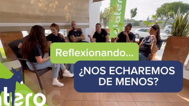 3/5 Reflexionando… 
Ahora que vamos tan a lo inmediato, urgente y con prisas con tanta tecnología, utilizando en primer lugar las máquinas ¿piensas que en un futuro cercano echaremos de menos el tú a tú, esa cercanía y trato personalizado?